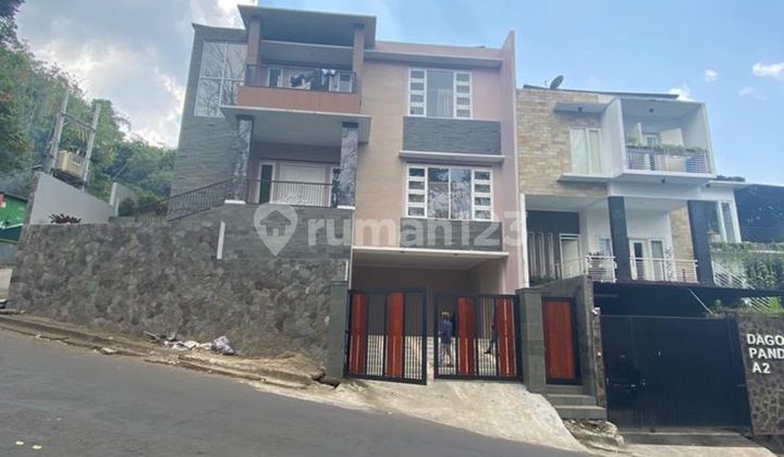 Comfortable, Well-Maintained, and Lush Large House in Dago, Bandung 2