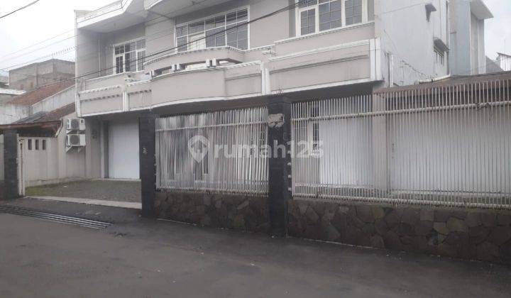 Rumah Bagus 2 Lantai Tengah Kota di Karang Anyar Bandung 1