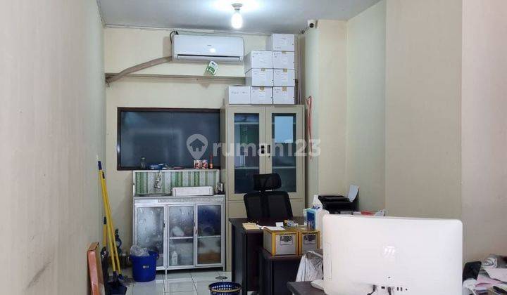 Kios Ruang Usaha di Gateway Ahmad Yani Cicadas 1