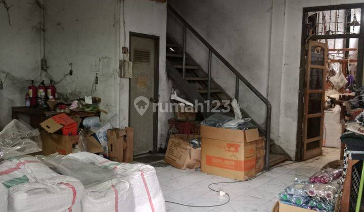 Gudang Strategis Jalan Utama di Kav Industri Holis 2