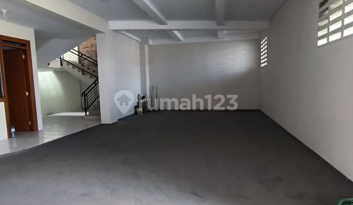 Rumah Besar Cantik di Kota Baru Parahyangan 2