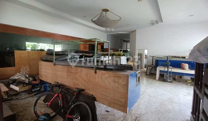 Rumah Bangunan Tua Area Luas di Budisari Bandung 2