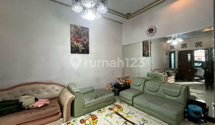 ruang tamu rumah bebas banjir di titian