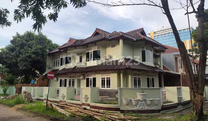 Rumah Hoek Di Perumahan Taman Villa Baru 1
