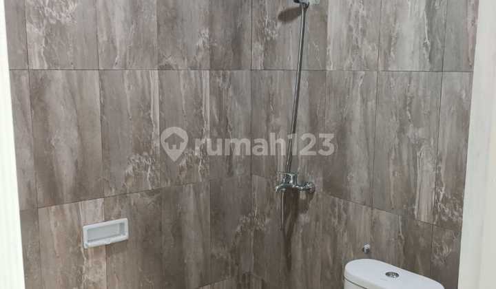 Rumah Hoek Di Perumahan Taman Villa Baru 2
