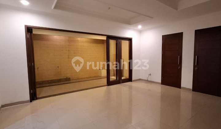 Affordable Sale Hoek House, Premium Specifications, in front of Cibubur City Park Affordable Sale Hoek House, Premium Specifications, in front of Cibubur City Park