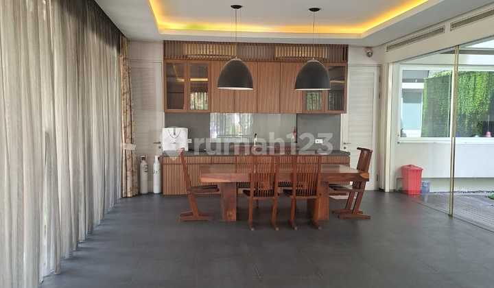 Dijual Rumah Mewah Hoek Bangun&Desain Sendiri,Dekat Taman di Kota Wisata Dijual Rumah Mewah Hoek Bangun&Desain Sendiri,Dekat Taman di Kota Wisata