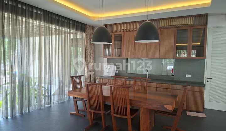 Dijual Rumah Mewah Hoek Bangun&Desain Sendiri,Dekat Taman di Kota Wisata 2