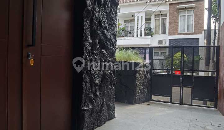 Rumah Baru 2 Lt Shm, Swimming Pool di Mertilang, Bintaro Sktr 9  2