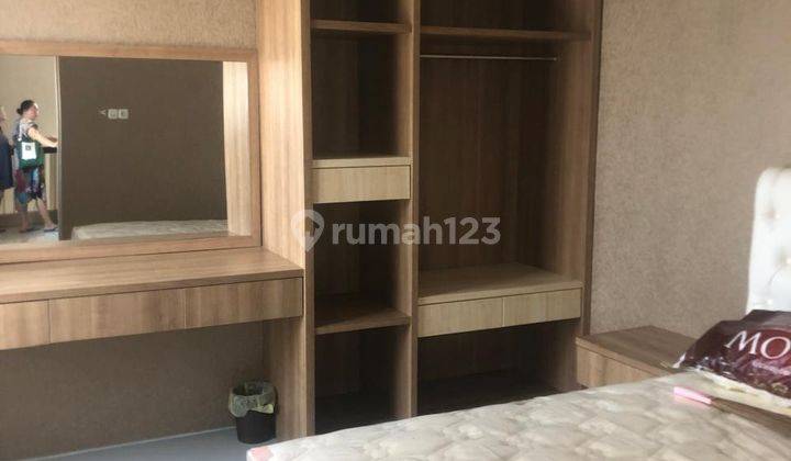 Rumah 2 Lantai Bagus Semi Furnished SHM di Royal Residence, Sby 2