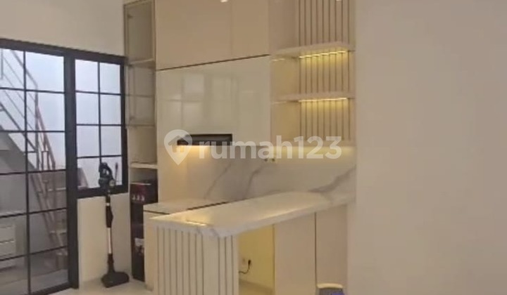 Semi-Furnished New House with SHM Certificate in Sector 9, Bintaro, South Tangerang 2
