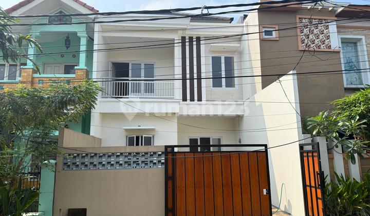 Rumah Bagus Unfurnished SHM Graha Bintaro, Jakarta Selatan