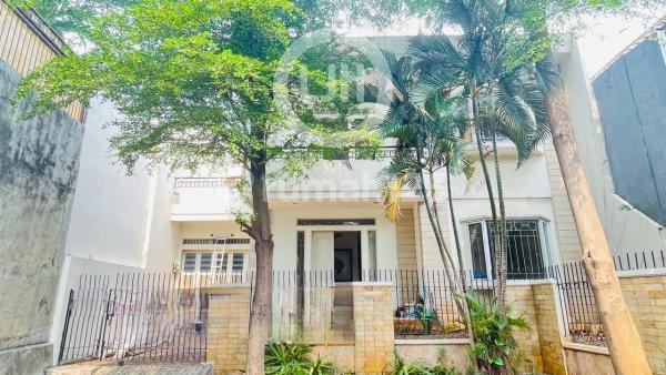 Rumah Strategis di Perumahan Mega Kebon Jeruk, Kembangan, Jakarta Barat 1
