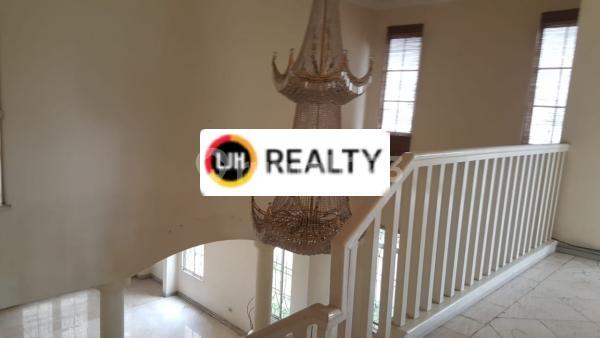 2-Story House in Lippo Village Karawaci with Marble Floors, Location Near School 2