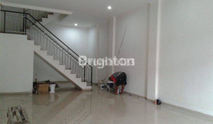 RUMAH BARU 3 LANTAI PADEMANGAN 2