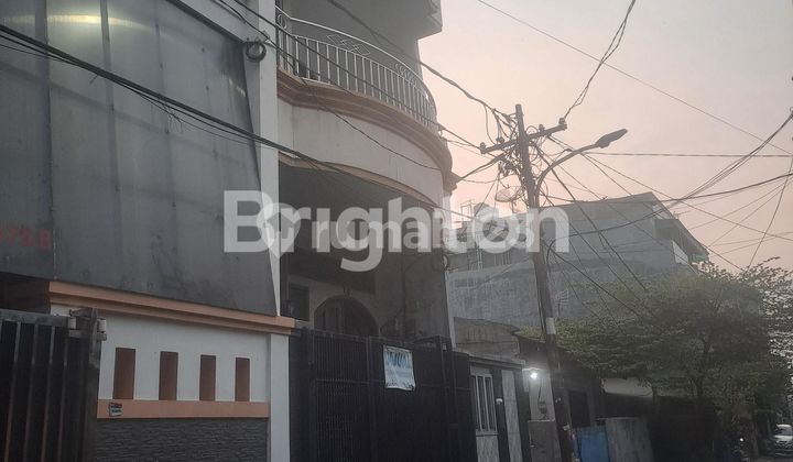 RUMAH BARU 3 LANTAI PADEMANGAN 2