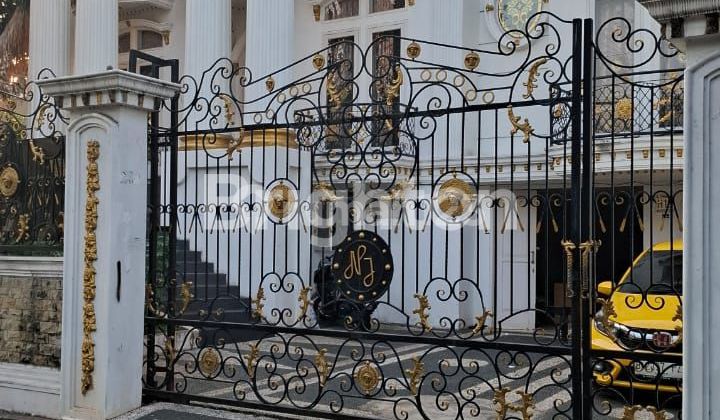 RUMAH MEWAH DI SENEN