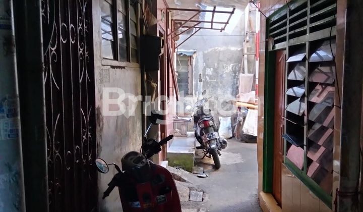 RUMAH MANGGA BESAR IX 1