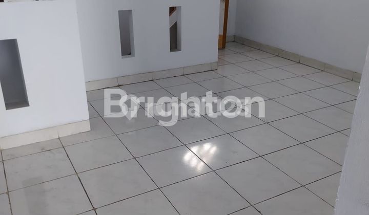 RUMAH SIAP HUNI 3 LANTAI JELAMBAR 2