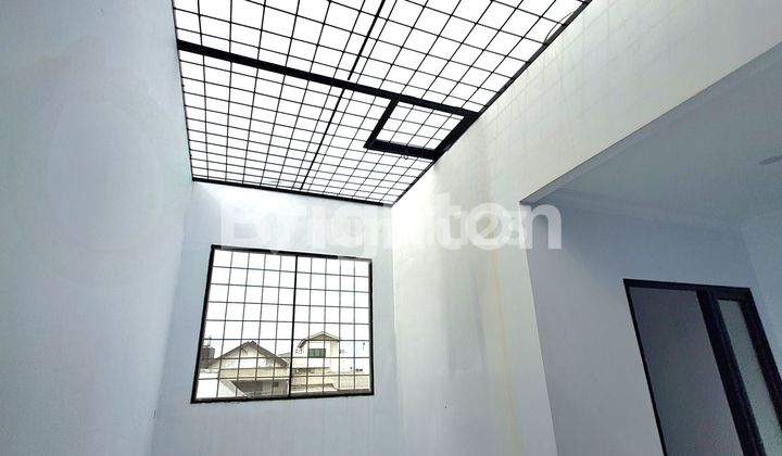 MODERN 3-STORY NEW HOUSE, 4 BEDROOMS, CARPORT IN JELAMBAR 2