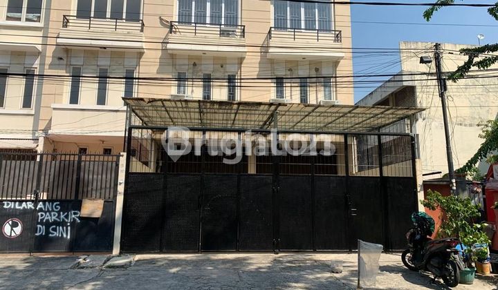 2 RUKO GANDENG 4 LANTAI SIAP HUNI 2 RUKO GANDENG 4 LANTAI SIAP HUNI