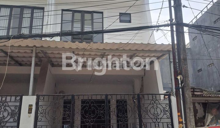 RUMAH BARU SIAP HUNI 4 LANTAI KELAPA GADING