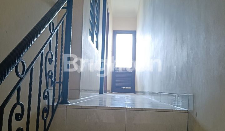 RUMAH SIAP HUNI 3 LANTAI KAV POLRI 2