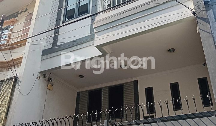 RUMAH 4 LANTAI DI PADEMANGAN