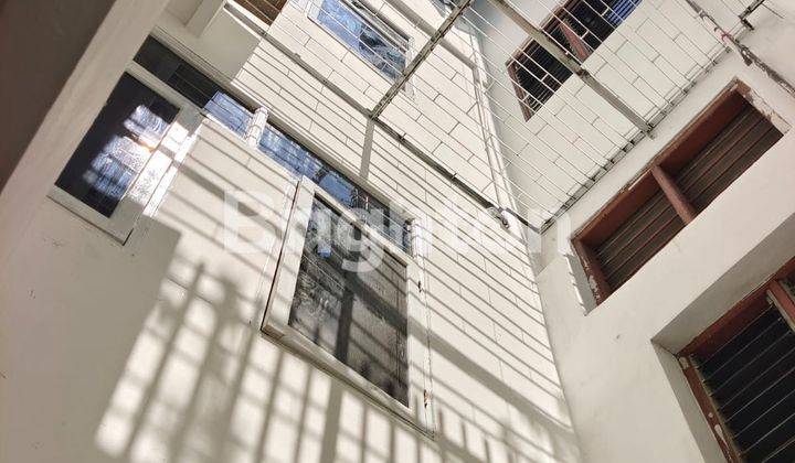 RUKO 3 LANTAI PANGERAN JAYAKARTA 1