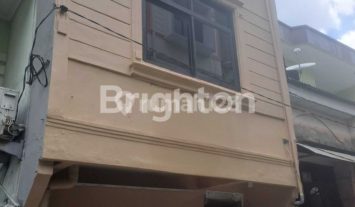 RUMAH SIAP HUNI 3 LANTAI BARU RENOV PADEMANGAN