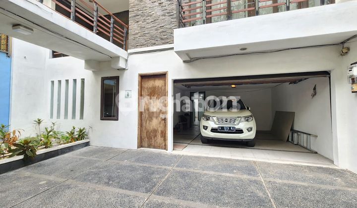 RUMAH 3 LANTAI DENGAN LIFT DAN 1 BASEMENT ( SPRINGHILL GOLF RESIDENCES )