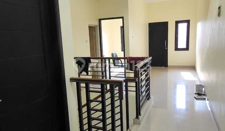 3.5-Story Ready-to-Occupy House in Tomang 2