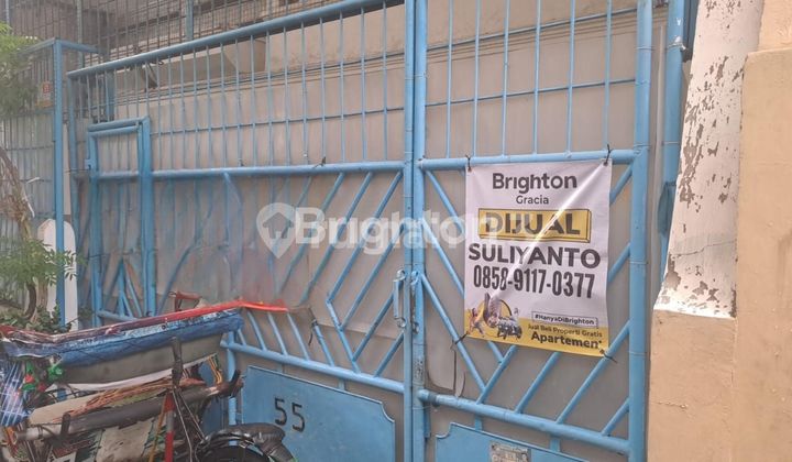 RUMAH 3 LANTAI HITUNG TANAH PADEMANGAN