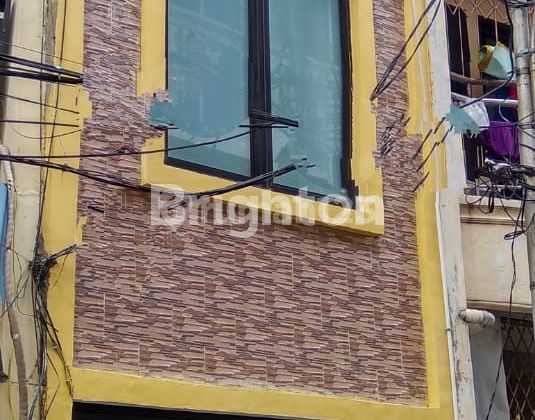 RUMAH PADEMANGAN TIMUR