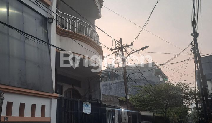 RUMAH BARU 3 LANTAI PADEMANGAN RUMAH BARU 3 LANTAI PADEMANGAN
