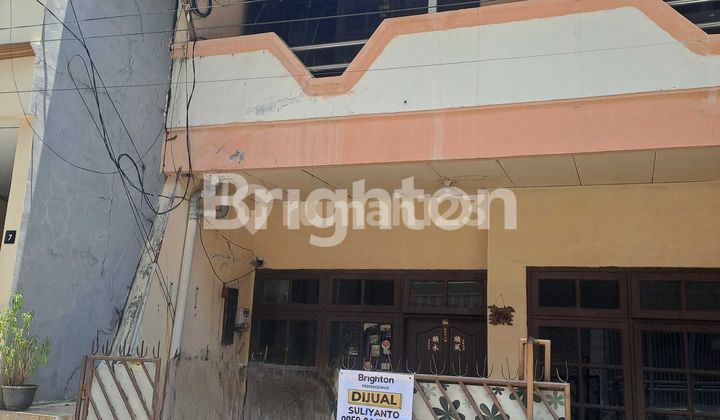 RUMAH 2 1/2 LANTAI PADEMANGAN