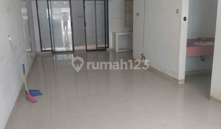 2-Story Ready-to-Live House Green Garden 2