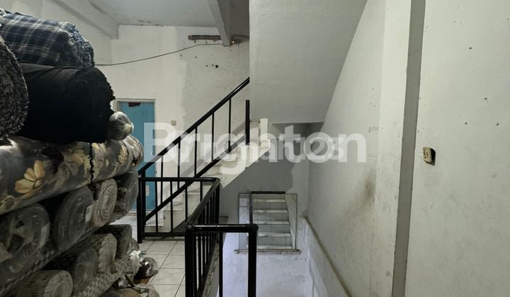 4-STORY HOUSE JEMBATAN LIMA