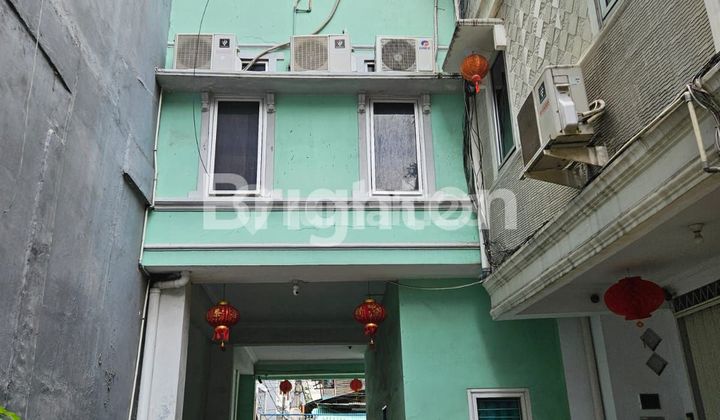 RUMAH SIAP HUNI 2 LANTAI DI DALAM KOMPLEK PADEMANGAN 2