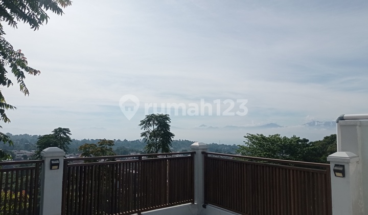 Luxury Villa Residence In Setiabudi Wing Bandung - Super Strategic Location For Daily Rent! Luxury Villa Residence In Setiabudi Wing Bandung - Super Strategic Location For Daily Rent!
