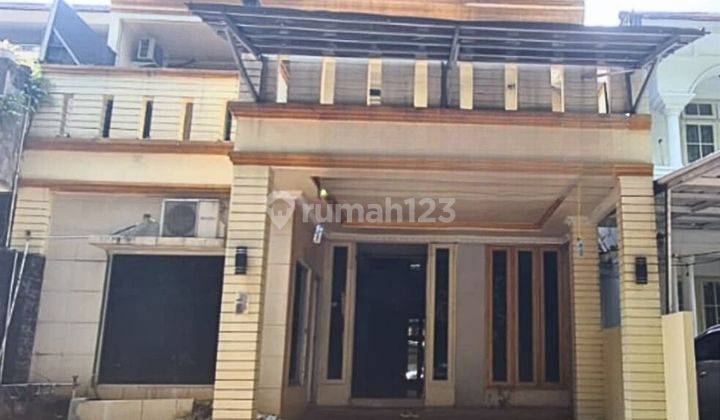 Rumah Minimalis Modern 3 Lantai di Kota Wisata 2