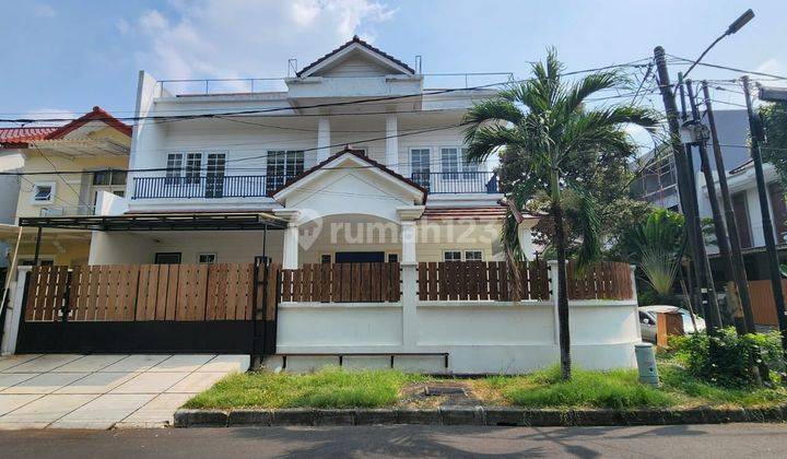 Rumah Hoek 2 Lantai Full Taman Semanan Indah  1