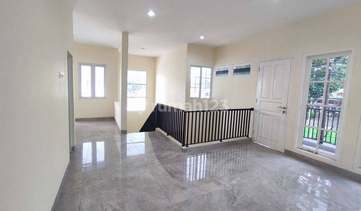 Dijual Rumah Hook Dekat Mall Summarecon Gading Serpong 2