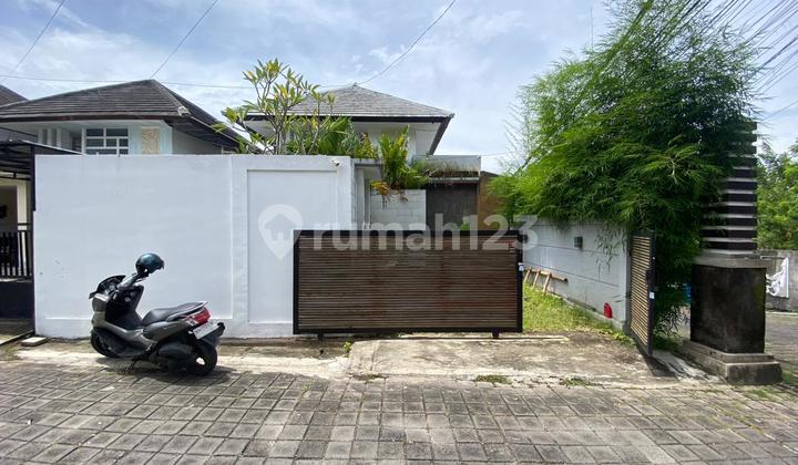 Semi Villa Single Gate System House in Nusa Dua Near Toll Road Semi Villa Single Gate System House in Nusa Dua Near Toll Road