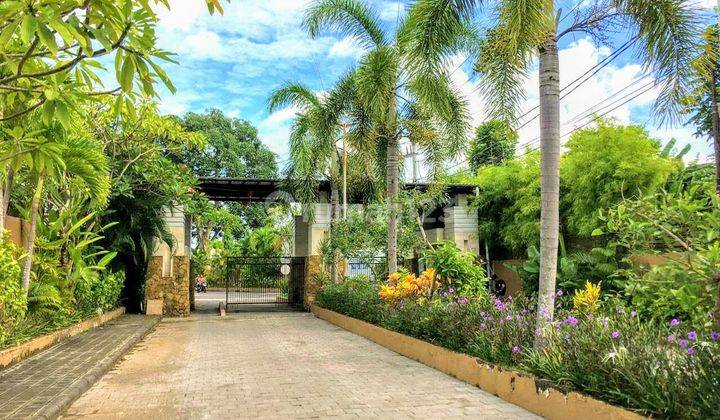 1-Story House One Gate System Location in Nusa Dua Near Bypass 2