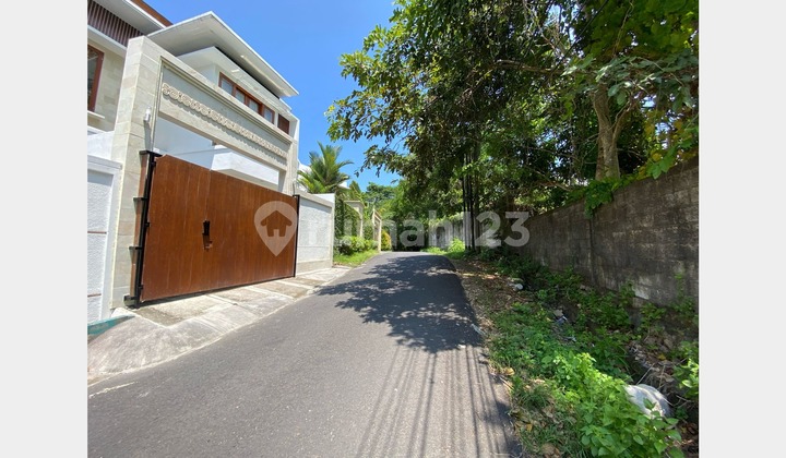 Villa Cantik 2 Lantai Lokasi Strategis di Nusa Dua Dekat Bypass dan Tol