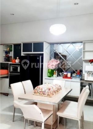 Dijual Rumah 3 Lantai Sumagung 2