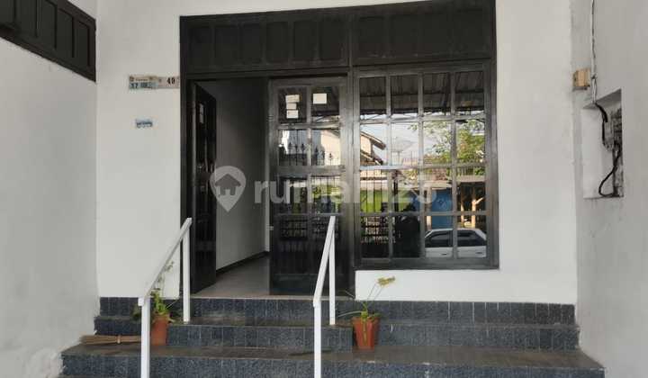 Rumah 6 Kamar Tidur Di Pusat Kota Jember 2