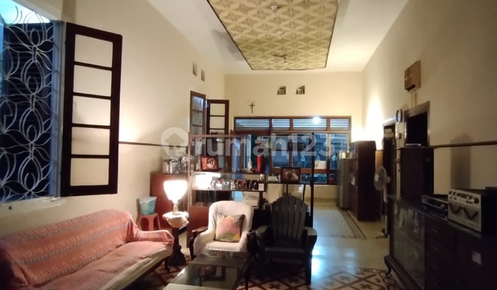 Rumah Halaman Luas 7 Kamar Tidur Di Tengah Kota Jember 1