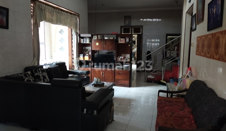 Rumah 6 Kamar Tidur Strategis Pinggir Jalan Di Tengah Kota Jember 1